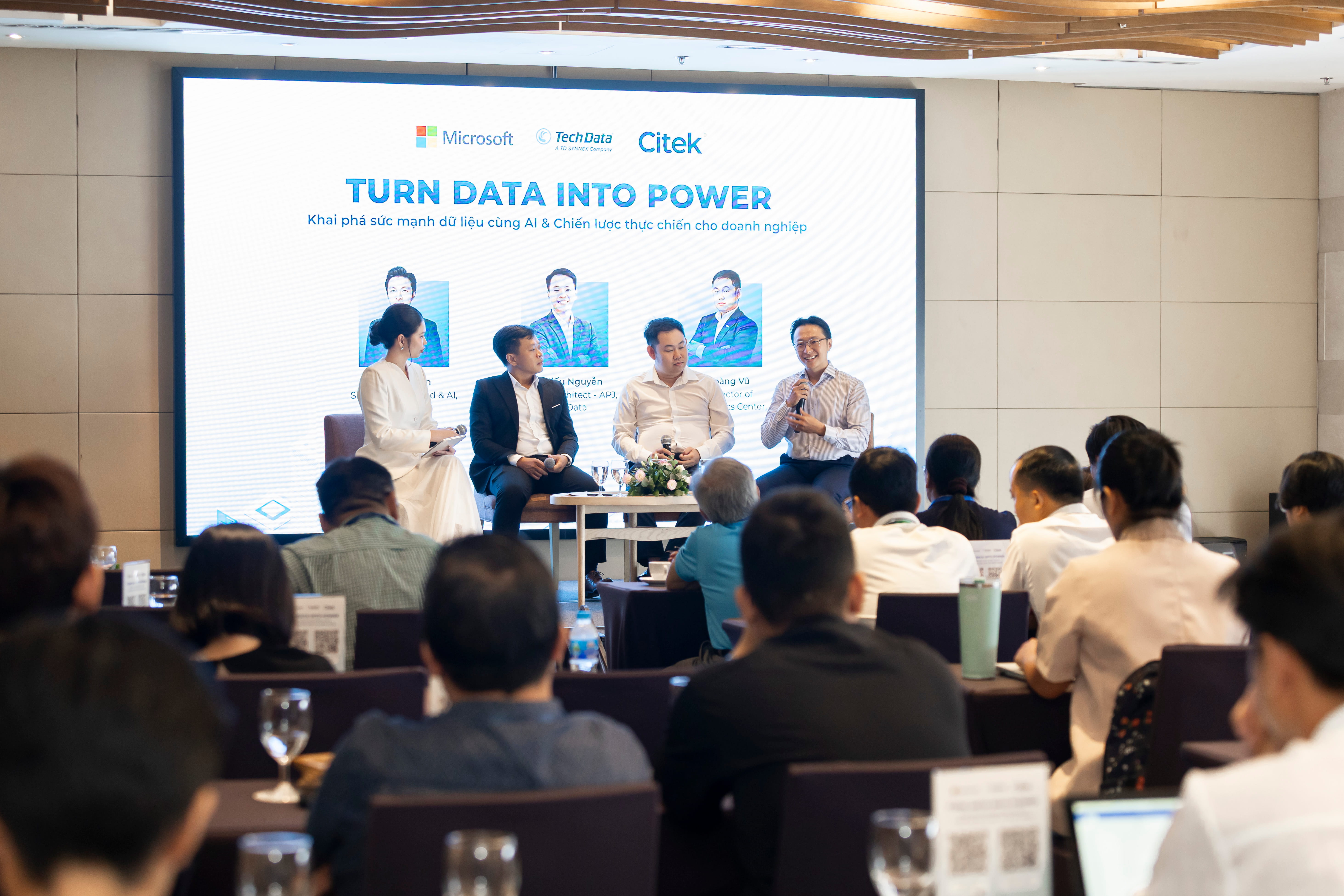 Data Analytics & AI Seminar "TURN DATA INTO POWER" — When Data Becomes a Competitive Advantage