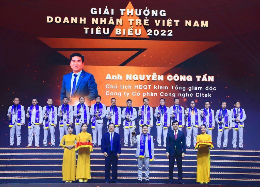 Ông Nguyễn Công Tẩn - CEO Citek được vinh danh tại Lễ trao giải thưởng Sao Đỏ - Doanh nhân trẻ Việt Nam tiêu biểu 2022