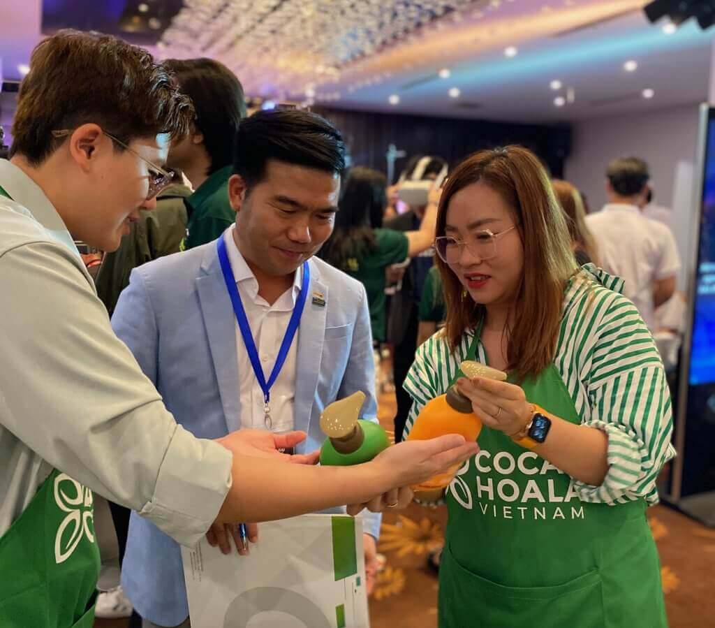 Ông Nguyễn Công Tẩn - CEO Citek chấm điểm các đội dự thi Start-up Wheel